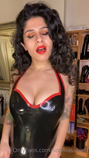 Mistress Sophia Sahara - Open up boys shine me up and drink my